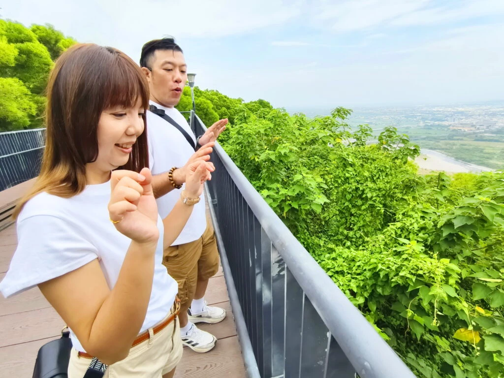 鐵砧山欄杆「電人」  中市觀旅局科普靜電現象並設置「除靜電球」