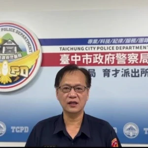 警員張宏銓發現巷內起火            隻身迅持滅火器予以撲滅