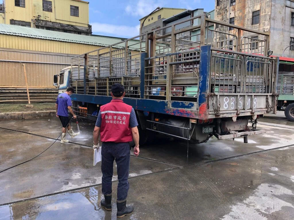 新北動保處加強查核豬隻運輸車輛　3車未裝GPS依法開罰