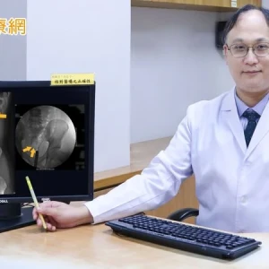20歲男下腹劇痛　X光透視一照竟是「35公分按摩棒」卡腸