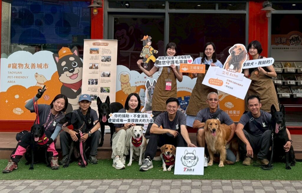 毛英雄進場看棒球！搜救犬「安心捐款行動」盼獲全民應援