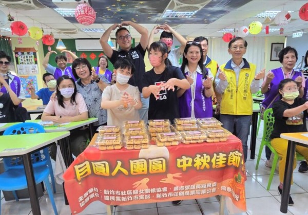 竹市社團秋節關懷送暖  4000顆自製鳳梨酥分送獨老弱勢團體