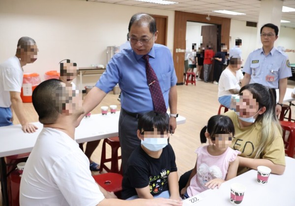 新竹監獄秋節懇親面對面  400收容人親情流露享天倫