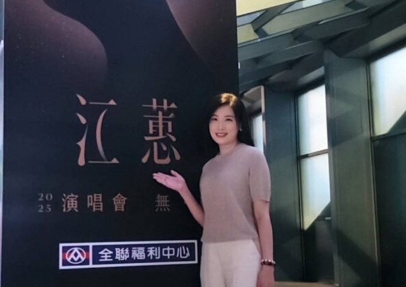 斷裂獎盃喚回初心！余秀娟江蕙演唱會淚崩　苦等20年重返舞台