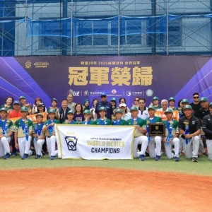 東園少棒凱旋遊行 參與林智勝引退賽 大師兄傳承小將感動全場
