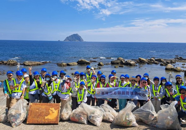 基隆市志推中心志工齊聚和平島攜手淨灘護海洋