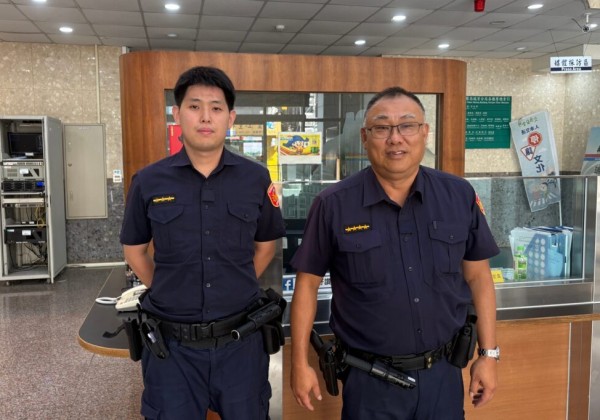 老翁騎車自摔失去呼吸心跳  瑞芳員警緊急CPR救回一命