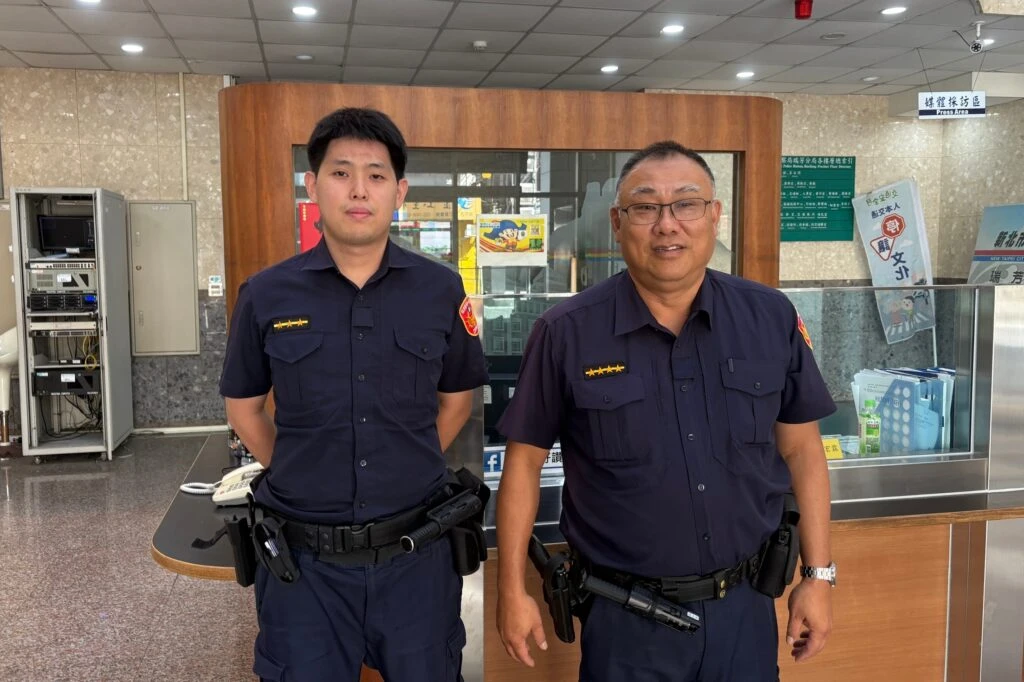 老翁騎車自摔失去呼吸心跳  瑞芳員警緊急CPR救回一命