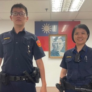 七旬老翁誤搭19站一路  流浪到淡水  捷警跨站尋人  全程護送助一家團圓