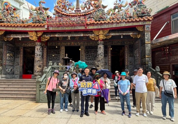 著名導遊帶領遊客參與警察犯罪預防宣導  強化旅遊治安安全