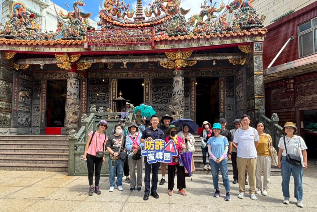 著名導遊帶領遊客參與警察犯罪預防宣導  強化旅遊治安安全