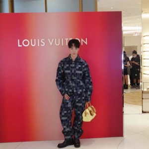 最帥特化師跨界！ 儲旭出席Louis Vuitton La Beauté盛會