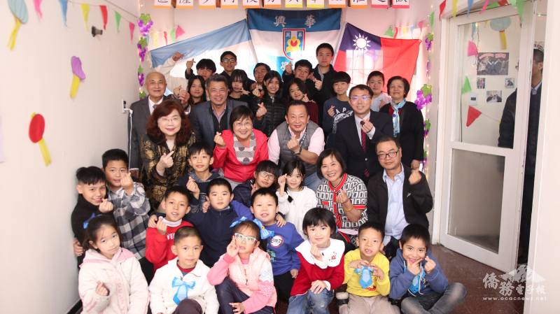 徐佳青訪視阿根廷華興中文學校MENDOZA分校　「教學成果展」呈現華語學習成果