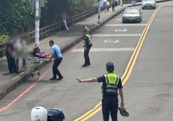 健走活動婦人身體不適  警即時協助醫救護