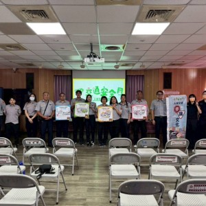 配合交通安全月  新店分局宣導  停讓文化