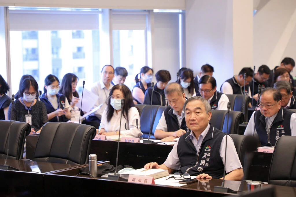 中市民進黨團提案要求普發現金5萬元  國民黨團：別打烏賊戰