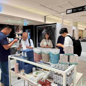 新北青農父子聯手開發包種茶鳳梨酥 跨海飄香日本百貨上市