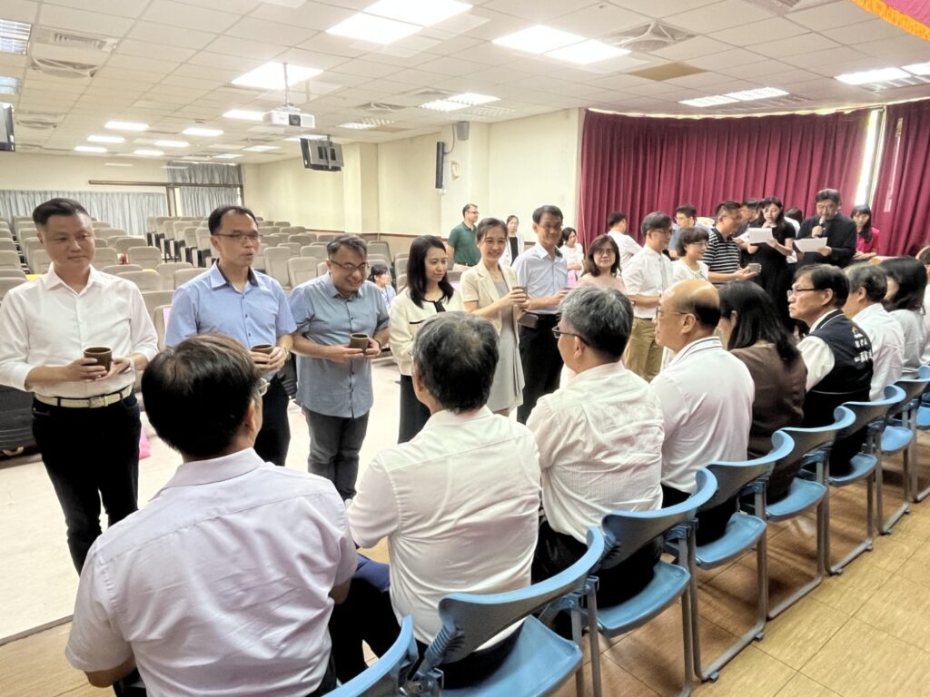 奉茶拜師杏壇傳薪火   中市首辦國小初任校長成長社群