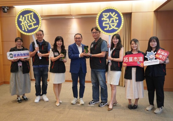 新北寶高智慧園區榮獲國家卓越建設獎卓越獎 經濟發展局獻獎侯市長