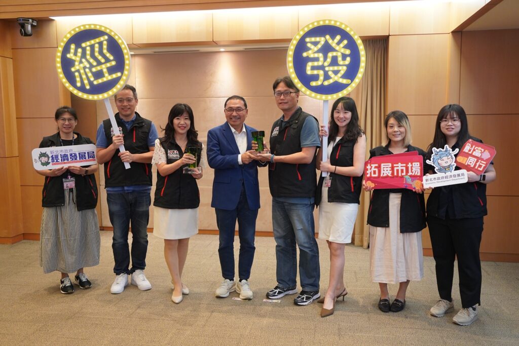 新北寶高智慧園區榮獲國家卓越建設獎卓越獎 經濟發展局獻獎侯市長