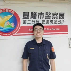 老翁深夜迷途  警助返家