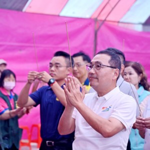 淡水河河祭路祭法會  侯友宜為龍王船、西方船點睛 為民祈福