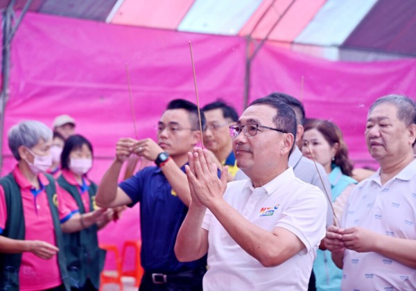 淡水河河祭路祭法會  侯友宜為龍王船、西方船點睛 為民祈福