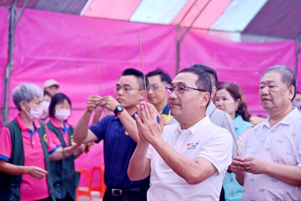 淡水河河祭路祭法會  侯友宜為龍王船、西方船點睛 為民祈福