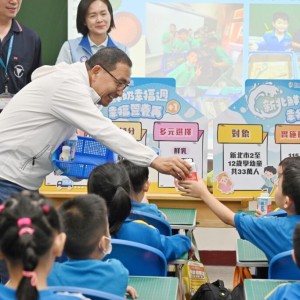 新北市推動「鮮奶幸福週」侯友宜：全年供應讓孩子健康成長