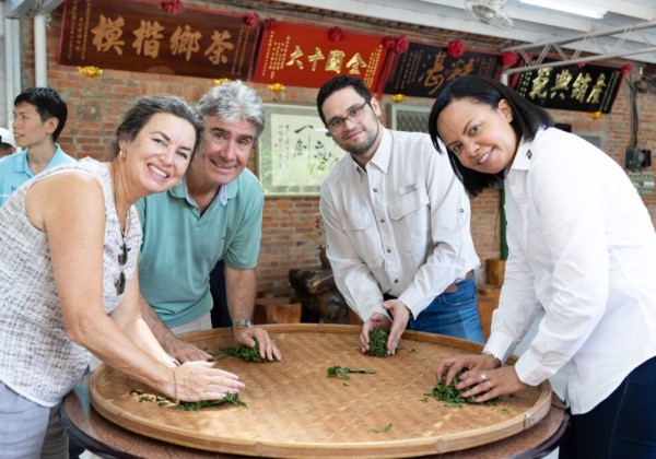 駐臺使節走訪坪林茶鄉之旅 深度體驗臺灣秘境
