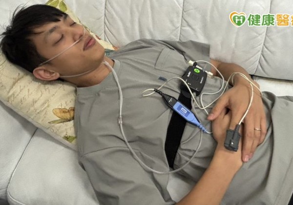 鼾聲大、白天嗜睡都要留意!睡眠呼吸中止症在家也能做檢查 鼾聲大、白天嗜睡都要留意!睡眠呼吸中止症在家也能做檢查