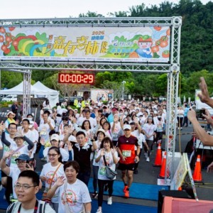 「番路嘉有喜柿珍惜水資源路跑」鳴槍  近千跑者運動、品茗、賞美味，享受金秋盛會