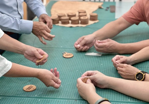 文創手作協會攜手新創團隊  「圓形皮革鑰匙圈」展現專業皮製真功夫