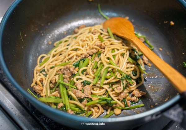 【一人份沙茶肉絲炒麵】獨享美味不孤單!路邊攤級色香味,全聯食材零失敗! 【一人份沙茶肉絲炒麵】獨享美味不孤單!路邊攤級色香味,全聯食材零失敗!