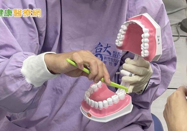 刷牙太用力反傷害牙齦 專家提醒:正確潔牙應細緻、持之以恆、用對工具 刷牙太用力反傷害牙齦 專家提醒:正確潔牙應細緻、持之以恆、用對工具