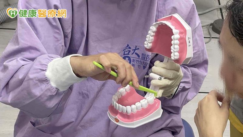 刷牙太用力反傷害牙齦 專家提醒:正確潔牙應細緻、持之以恆、用對工具 刷牙太用力反傷害牙齦 專家提醒:正確潔牙應細緻、持之以恆、用對工具