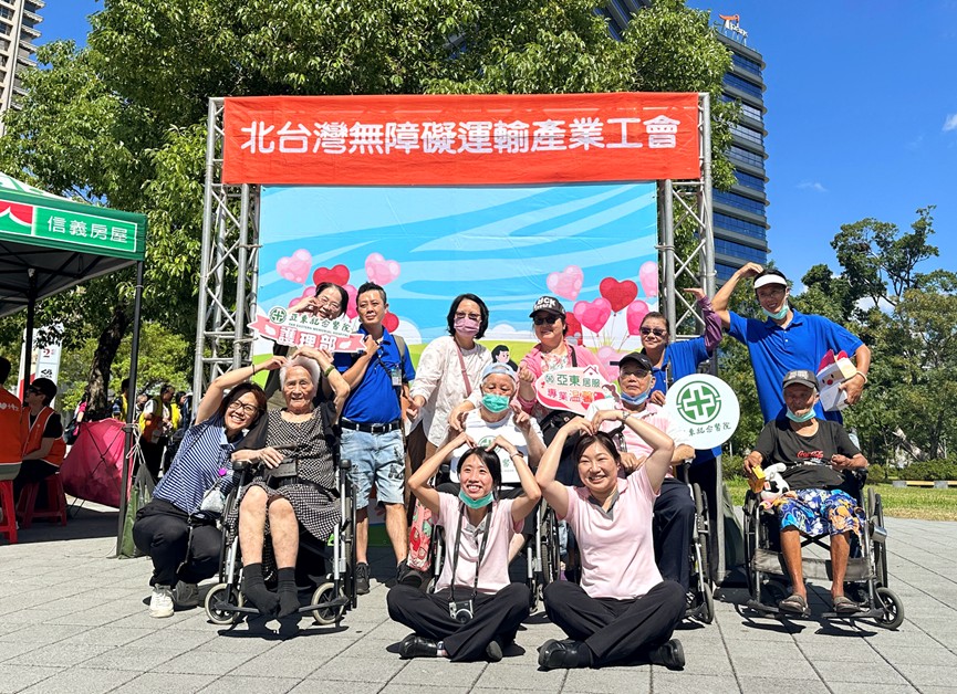 無障礙運輸公益接送　伴長照家庭野餐趣