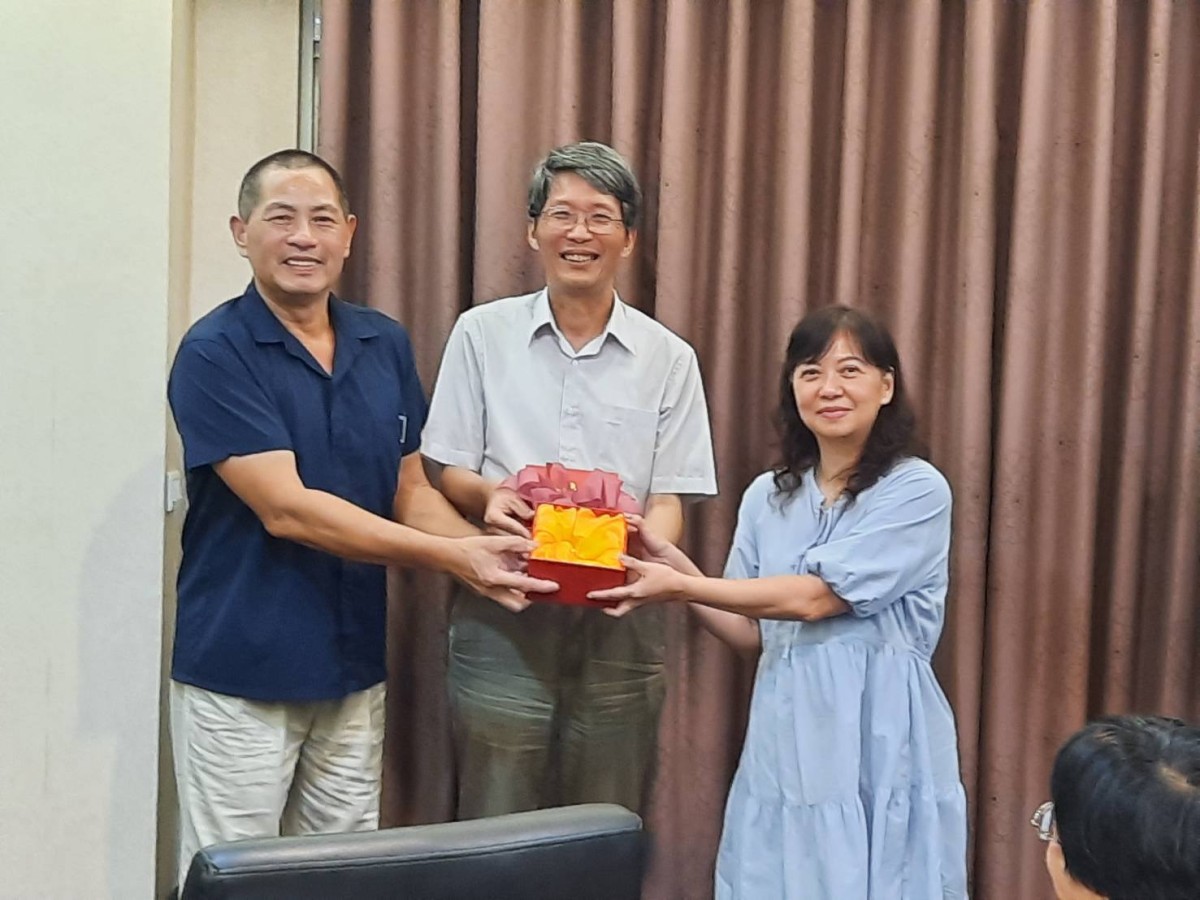 余淑琴接任二信高中家長會長 倪瑞祥受聘榮譽會長持續為教育盡心盡力 余淑琴接任二信高中家長會長 倪瑞祥受聘榮譽會長持續為教育盡心盡力