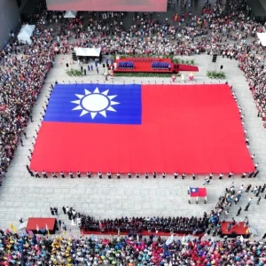 中市府國慶升旗   全國最大巨幅國旗壯觀吸睛