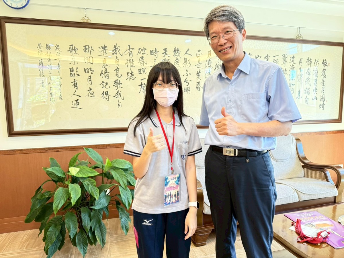 二信高中校園新聞社首任社長顏名君期待能成為記者培養敏銳觀察力 二信高中校園新聞社首任社長顏名君期待能成為記者培養敏銳觀察力