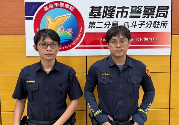 尿布男童清晨獨自遊蕩  基二警暖心助返家