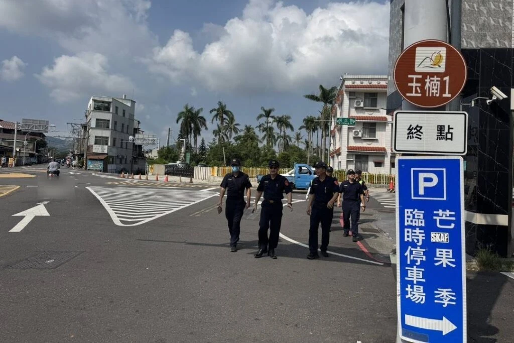 玉井警持續推動  清道專案  迎接雙連假  讓交通更順暢  行人更安全