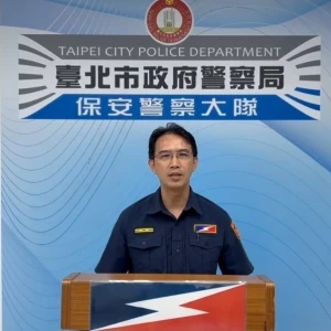 通緝犯拒檢逃逸  狹路相逢衝撞警車被逮