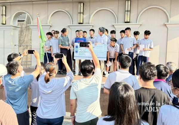 二信科籃頒獎 師生共享榮耀校長互勉發揮運動家精神鍛鍊體魄