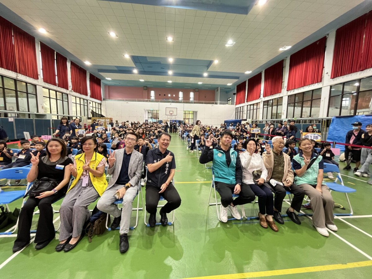 「小小警察營」登場！ 國小學童闖關體驗警察生活喊：「超級帥！」