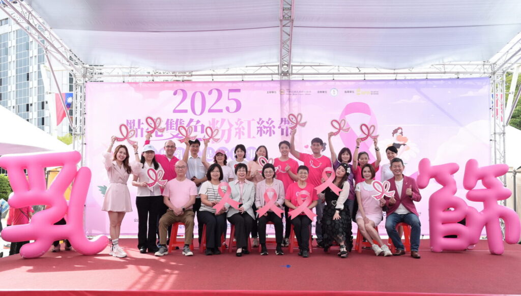TBCA集結400人打造粉紅絲帶圖騰　「40–74是妳的事」籲女性定期乳篩