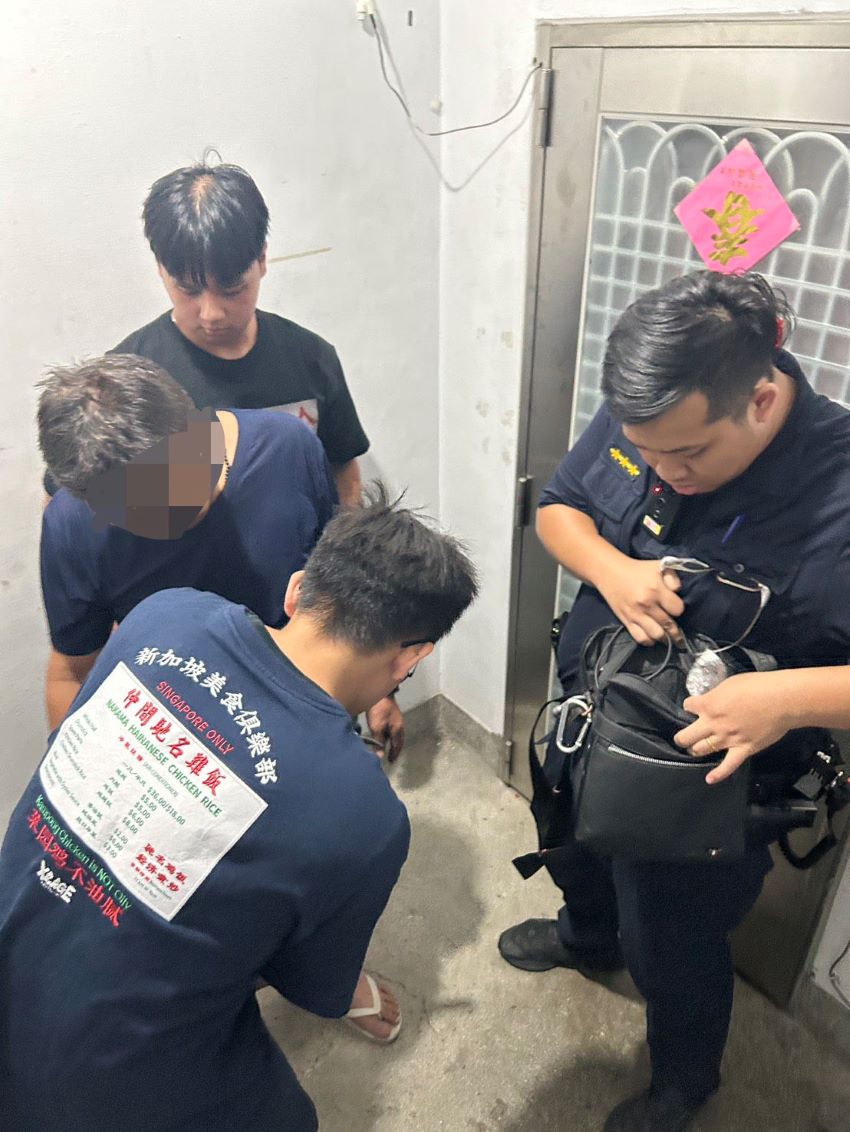 行車糾紛投擲「蝴蝶炮」火燒車 中和警2小時火速逮嫌送辦 行車糾紛投擲「蝴蝶炮」火燒車 中和警2小時火速逮嫌送辦