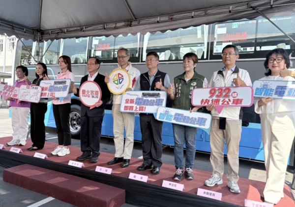 新北市電巴突破300輛  再加入快速公車生力軍 邁入綠能新紀元！