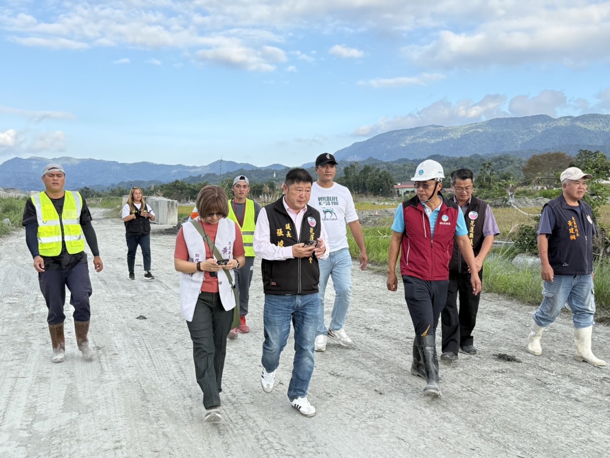 馬太鞍溪堰塞湖潰壩衝擊擴大 張峻議長今再赴現場督導四大野溪清淤進度 馬太鞍溪堰塞湖潰壩衝擊擴大 張峻議長今再赴現場督導四大野溪清淤進度