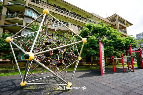 桃園親子景點【新街國小日式宿舍群】中壢大象溜滑梯 桃園親子景點【新街國小日式宿舍群】中壢大象溜滑梯